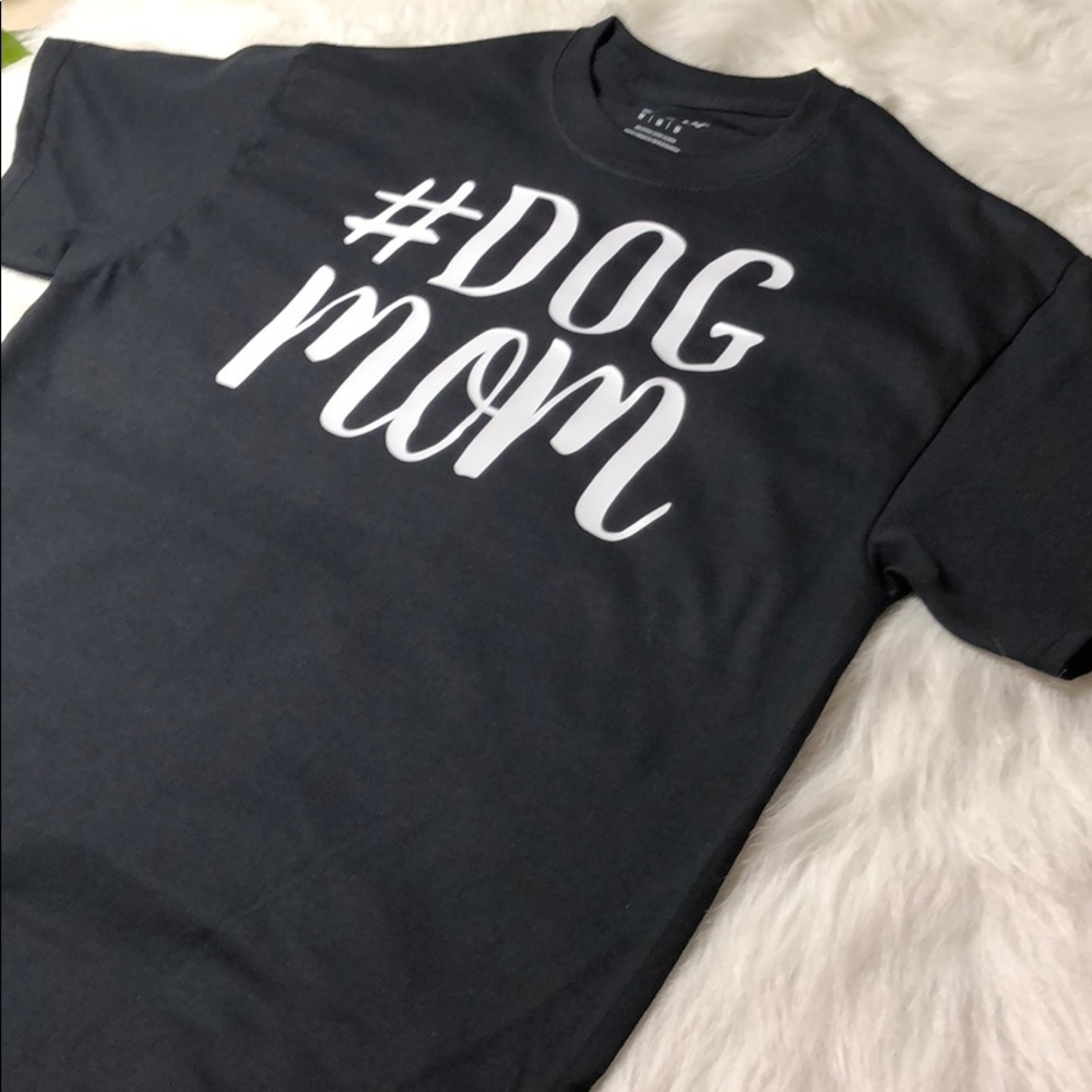 ! ✨Dog Mom 🐾 Short Sleeved Shirt - Picture 5 of 7